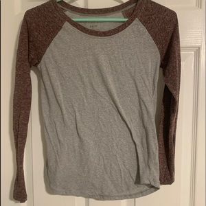 grey and maroon long sleeve t-shirt